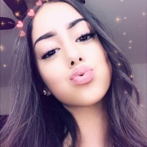 Meet your Posher, Camila